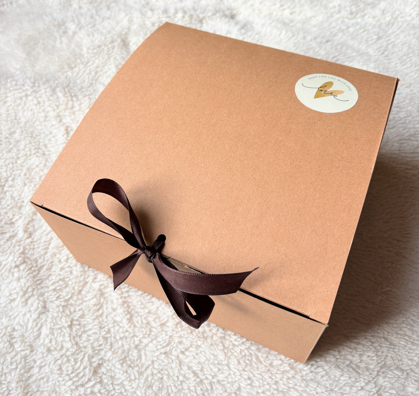 ✨Coffret personnalisé pour chien – Collier simili cuir rose avec médaillon gravé + laisse + patère gravée à la main – Cadeau chic prêt à offrir ✨